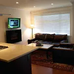 Custom Built 3Bedroom Home In Kitsilano