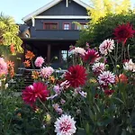Beautiful, Quiet 3Br In Posh Kitsilano