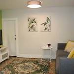 Hiddengem-Private Modern Home On Trendy Main St