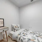 Capricorn Palace Luxury 1Bd 1Ba Apartment Plus Den In Downtown Vancouver