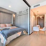 Capricorn Palace Luxury 1Bd 1Ba Apartment Plus Den In Downtown Vancouver