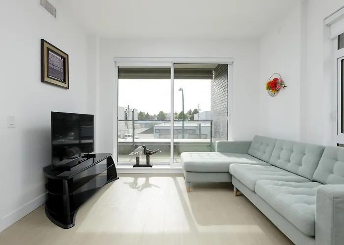 Cozy 2-Bedroom Condo In Vancouver