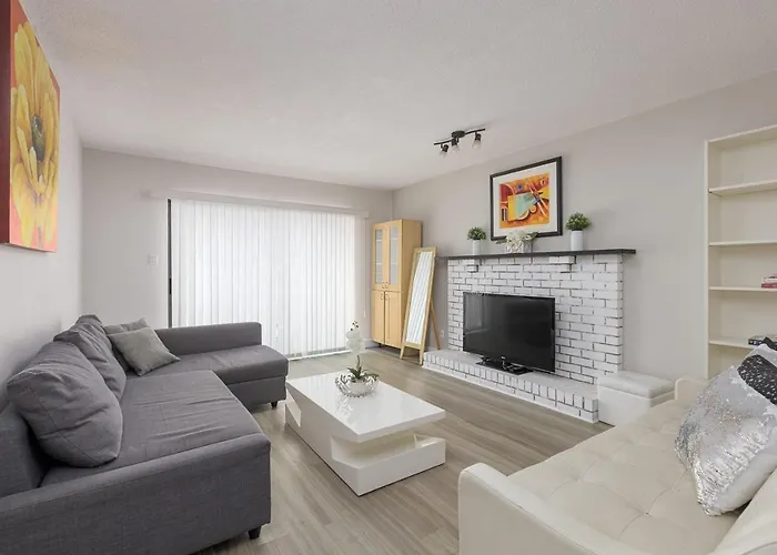 Huge 4 Bedroom Upper Suite