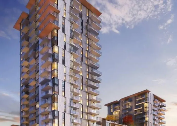 Modern 1-Bedroom Plus Den Condo With Convenient Computer Setup, And Pet-Friendly Environment, An Ideal Accommodation For Travellers