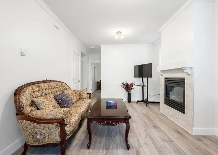 Explore Vancouver From Deluxe 2B/1B Basement