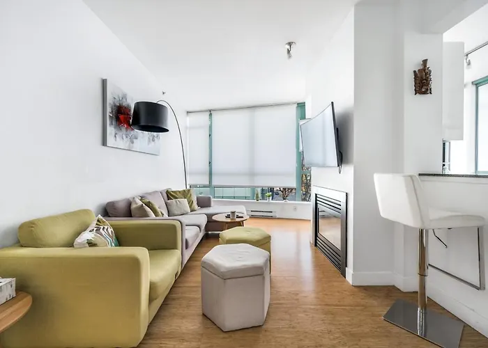 Bright 2 Bedroom Condo Downtown With Free Parking