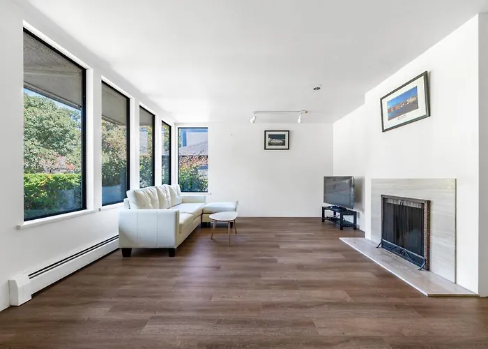 Sunny 1-Bedroom Private Rooms In Charming Vancouver