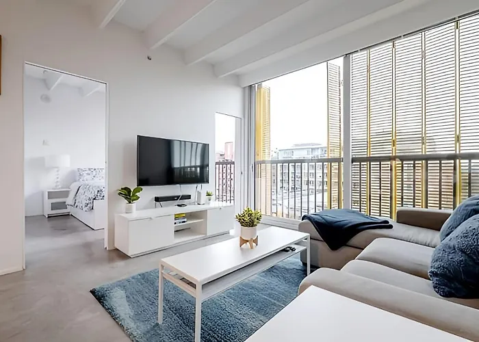 Modern, Bright & Central 1-Bed Downtown Apt Close To Rogers Arena