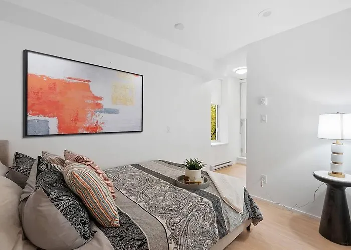 Elegant 2-Bedroom Duplex Haven In Vibrant Yaletown