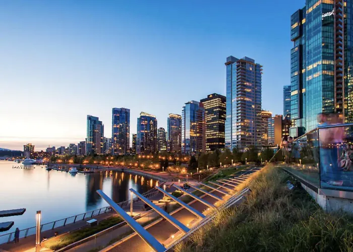 Luxury Designer Condo In The Heart Of Downtown - Best Location!