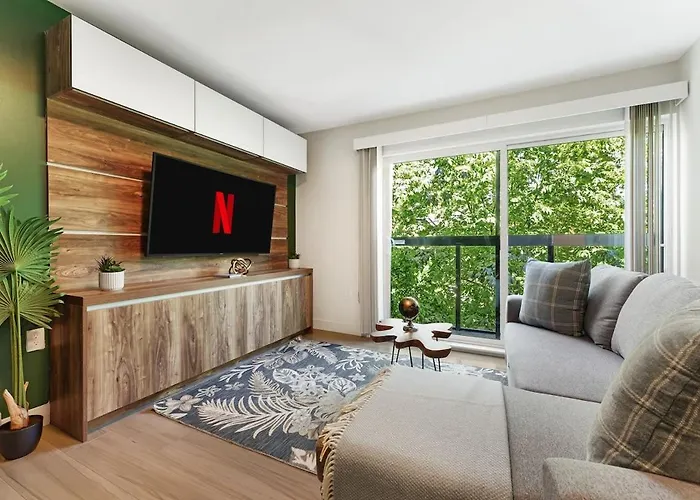 Stylish 2Br Condo In West End Dt With Free Parking