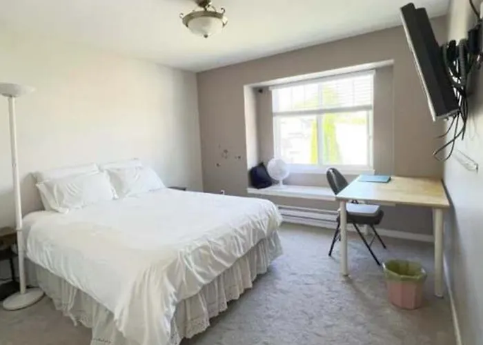 A Nice Room Near Vancouver Downtown And Airport
