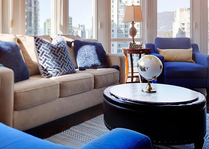 Gorgeous Harbour Haven - Stylish 3 Bedroom Retreat - The Best Location Downtown!