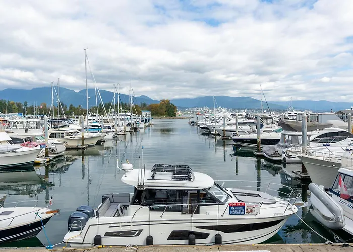 Bright And Spacious 2 Bedroom On Coal Harbors Waterfront