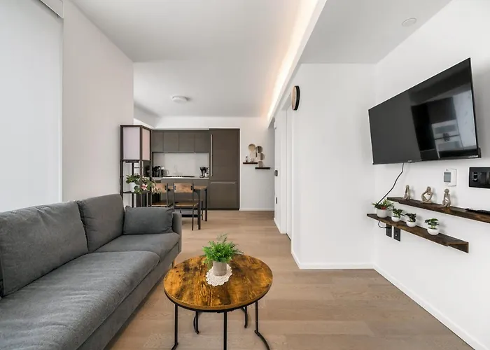 Skyline Retreat 2Br Condo Stunning City Views