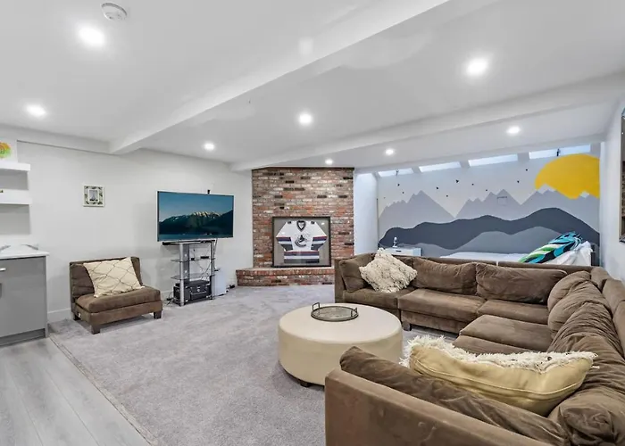 Cozy Basement Apartment With Skylights