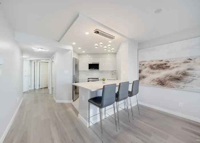 Breathtaking 2 Bedroom Condo In Yaletown With A View Of English Bay