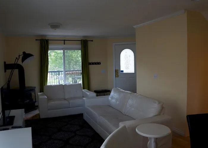 Contemporary Comfort In Vancouver\'S Downtown Hub