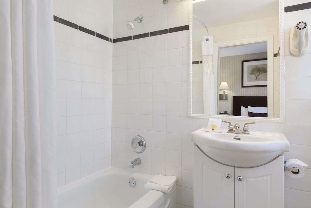 Days By Wyndham Metro Vancouver