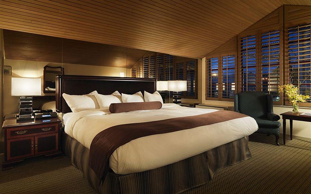 Granville Island Hotel 3*