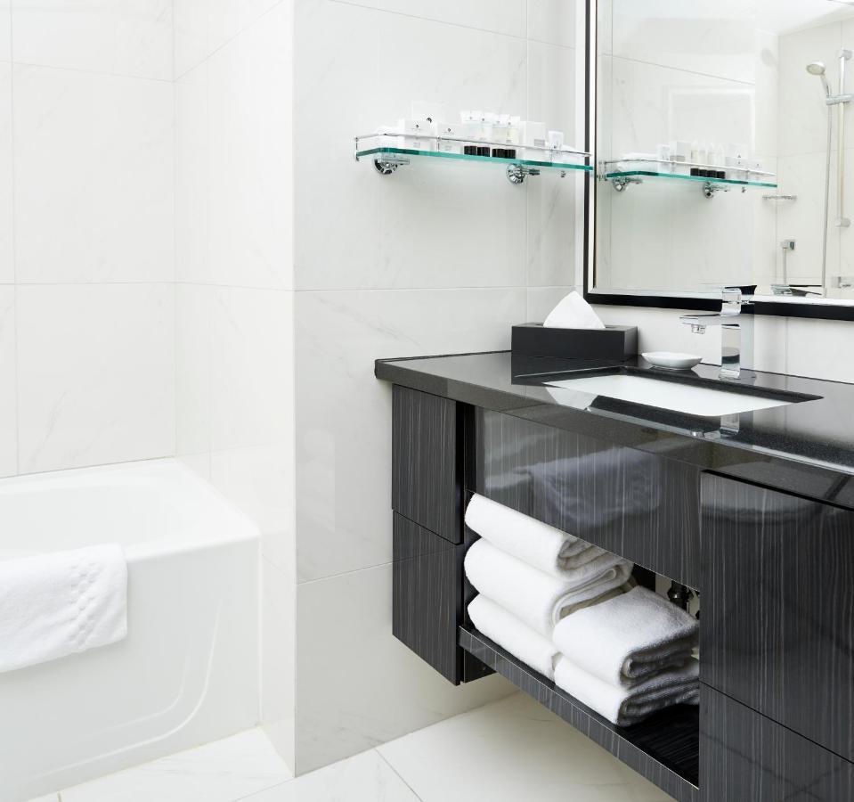 Granville Island Hotel 3*