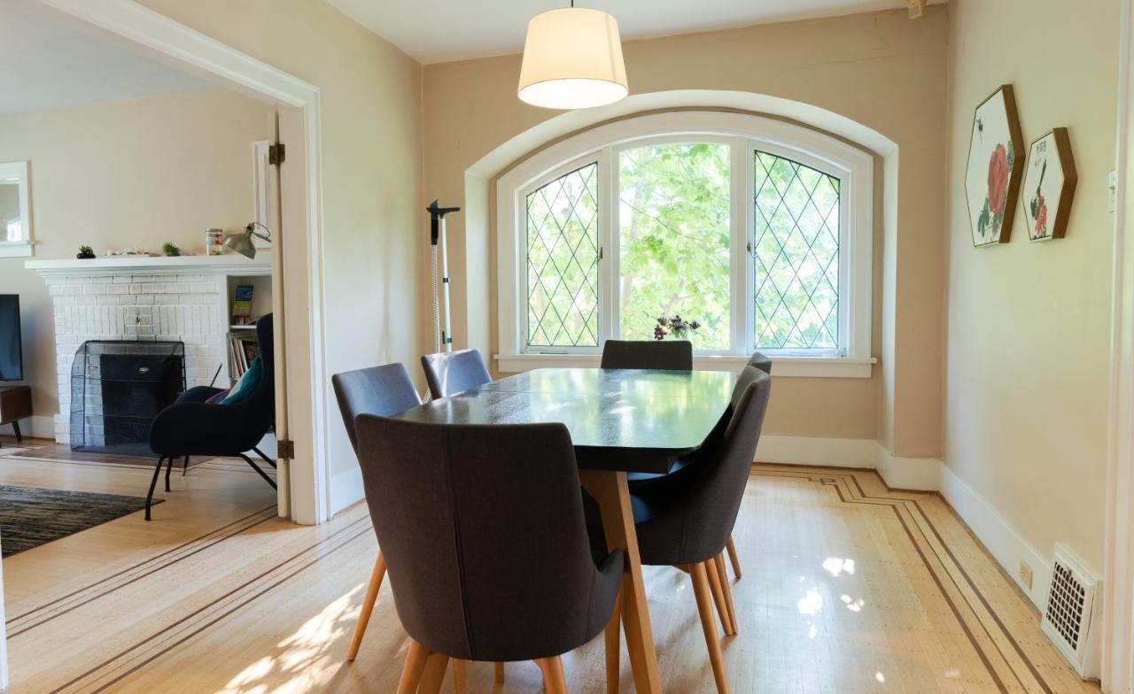 Sunny Vintage In Kits With Free Parking * Vancouver