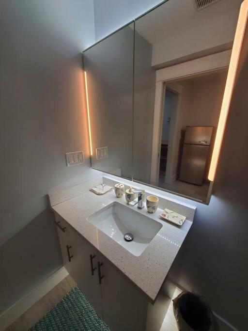 Apartment Cozy Guest In Quiet With Private Entry Vancouver