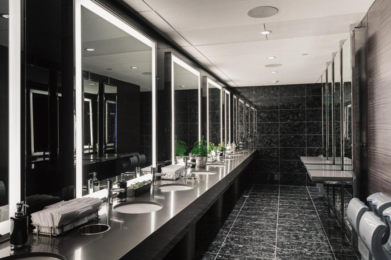 Paradox Hotel Vancouver Hotel Vancouver