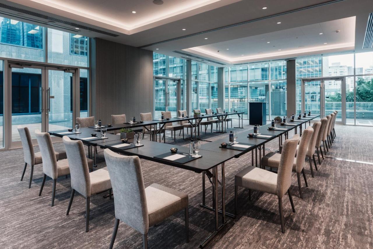 Paradox Hotel Vancouver