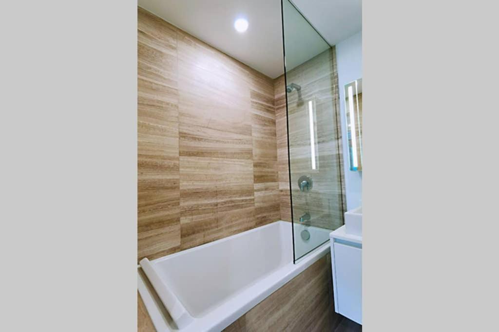 Apartment Luxury 1br With Great View In Downtown *