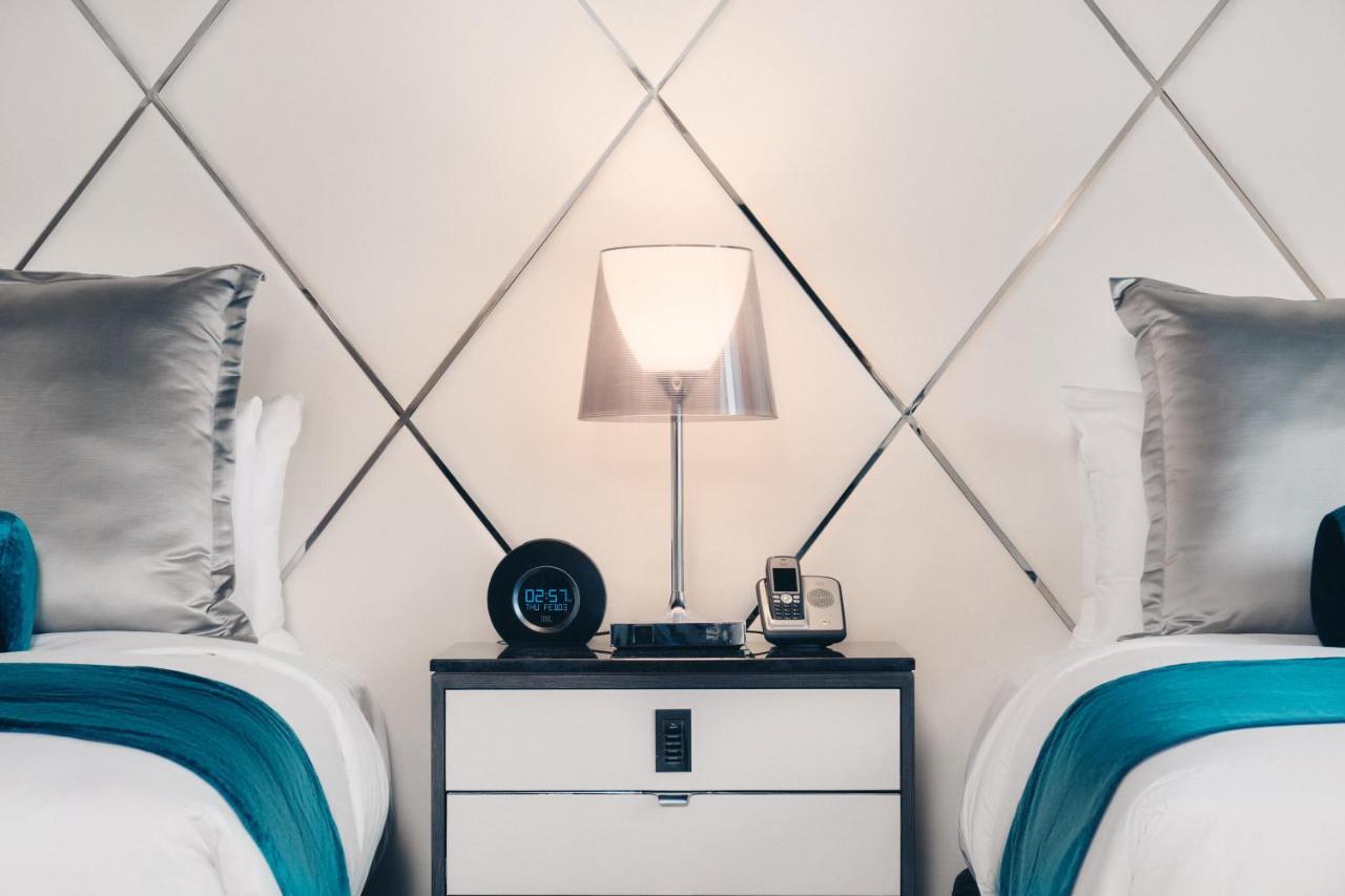 Paradox Hotel Vancouver Hotel 4*