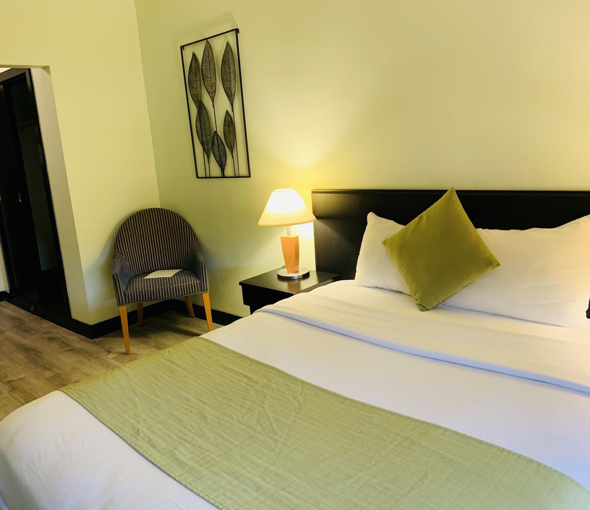 Hotel At The Waldorf 3*