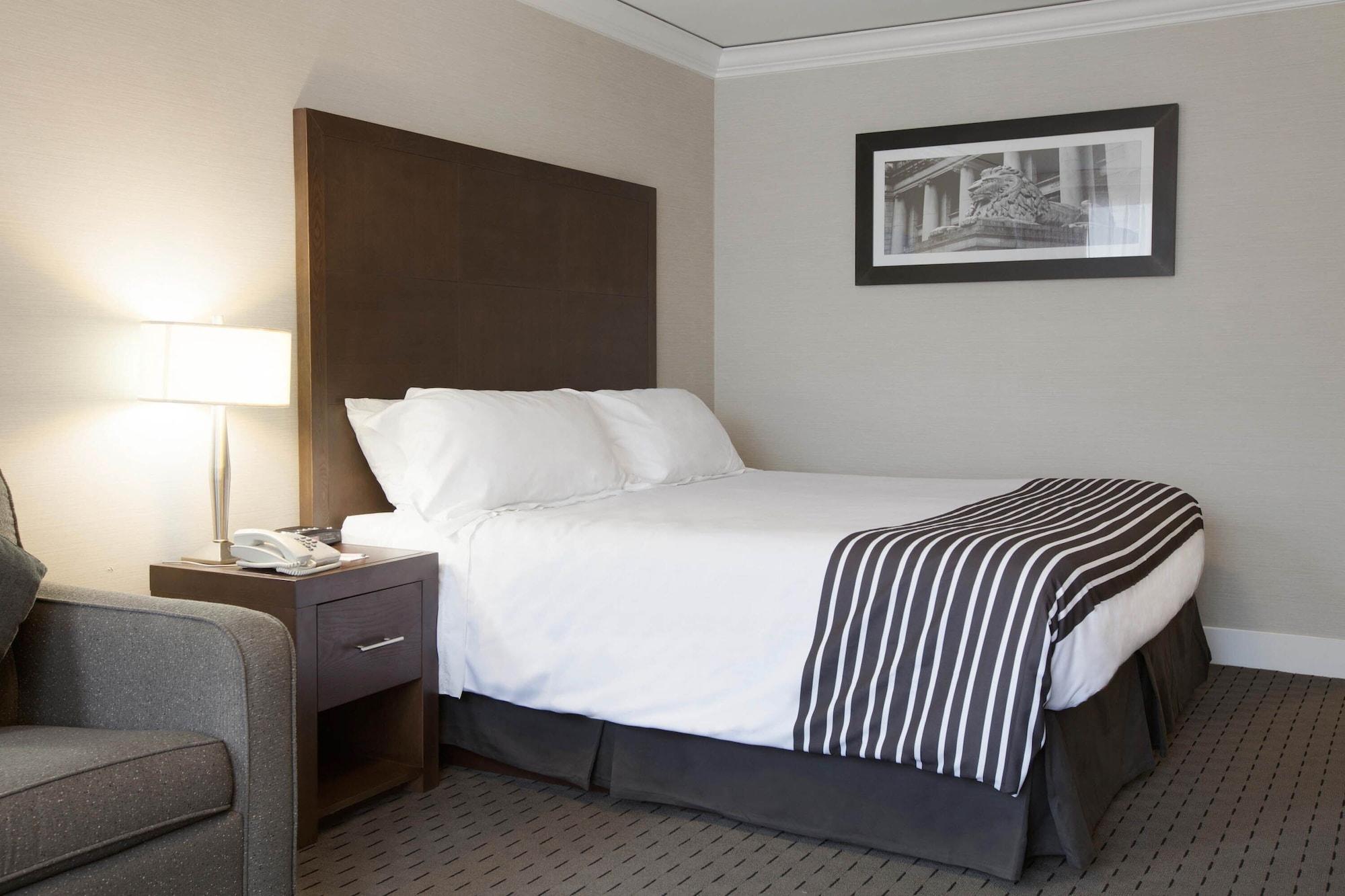Sandman Downtown 3*