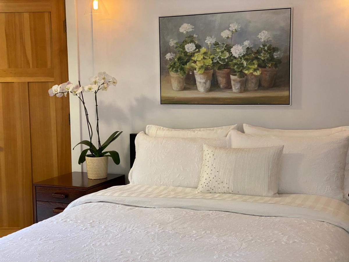 Beautiful, Quiet 3br In Posh Kitsilano Apartment Vancouver