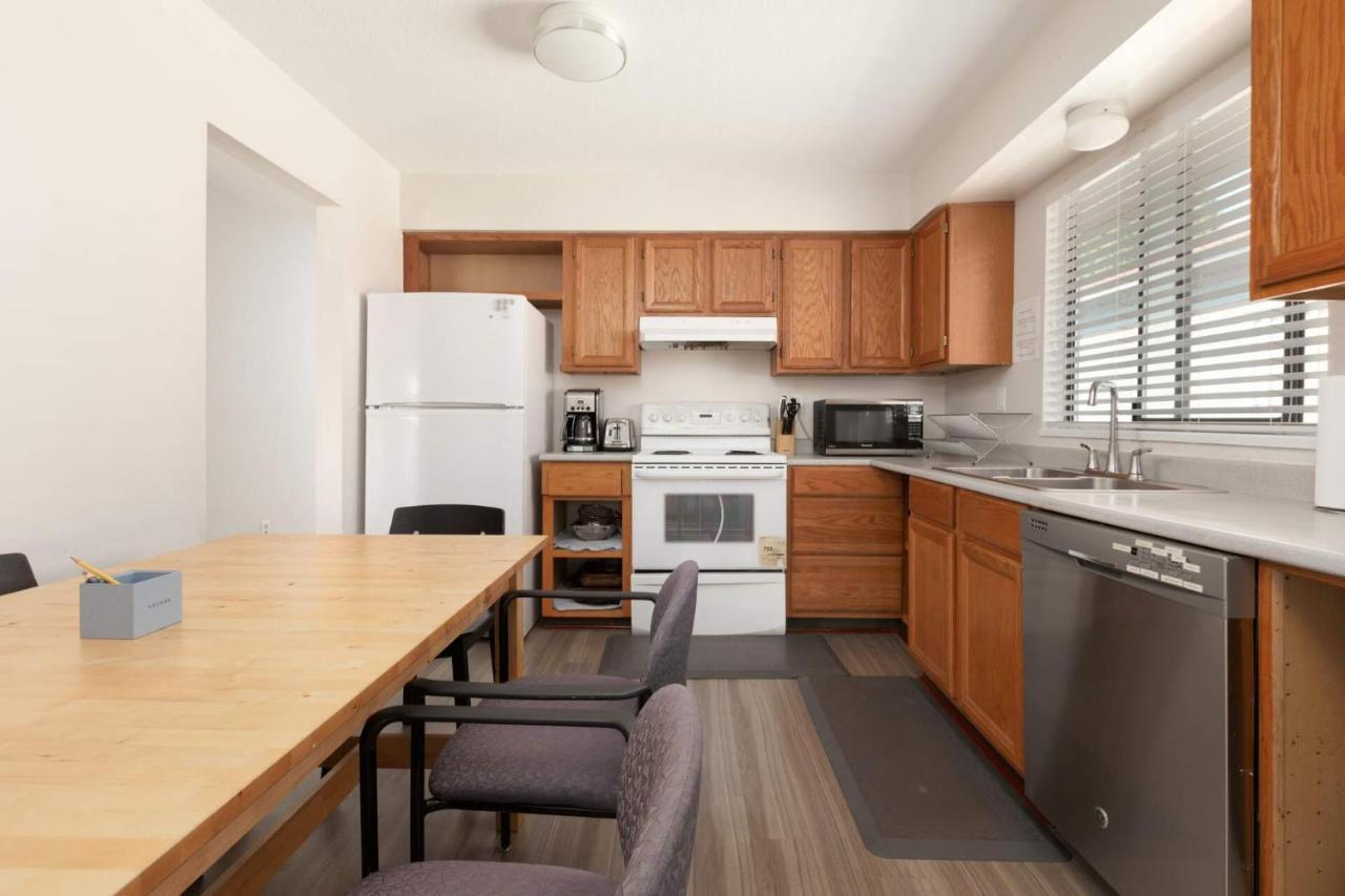 Huge 4 Bedroom Upper * Vancouver