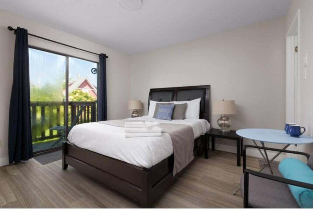 Huge 4 Bedroom Upper *