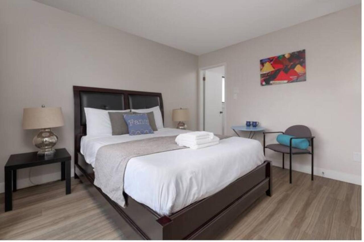 Huge 4 Bedroom Upper Apartment *