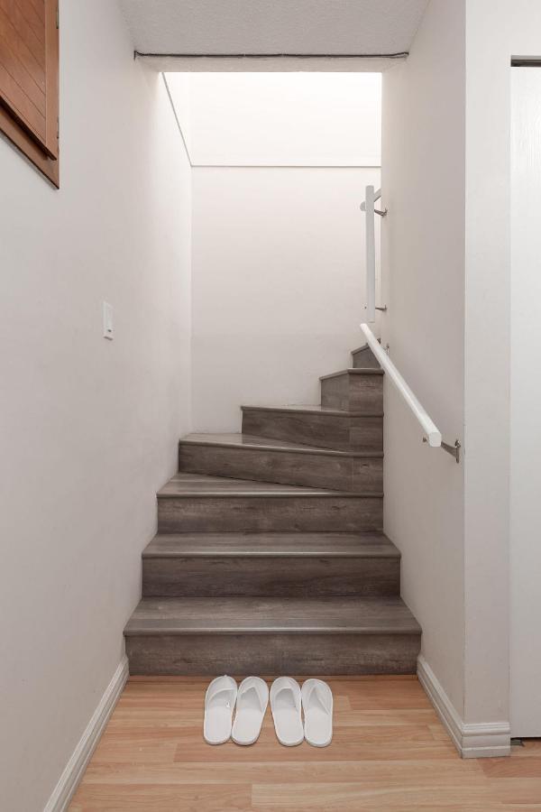 Huge 4 Bedroom Upper Vancouver