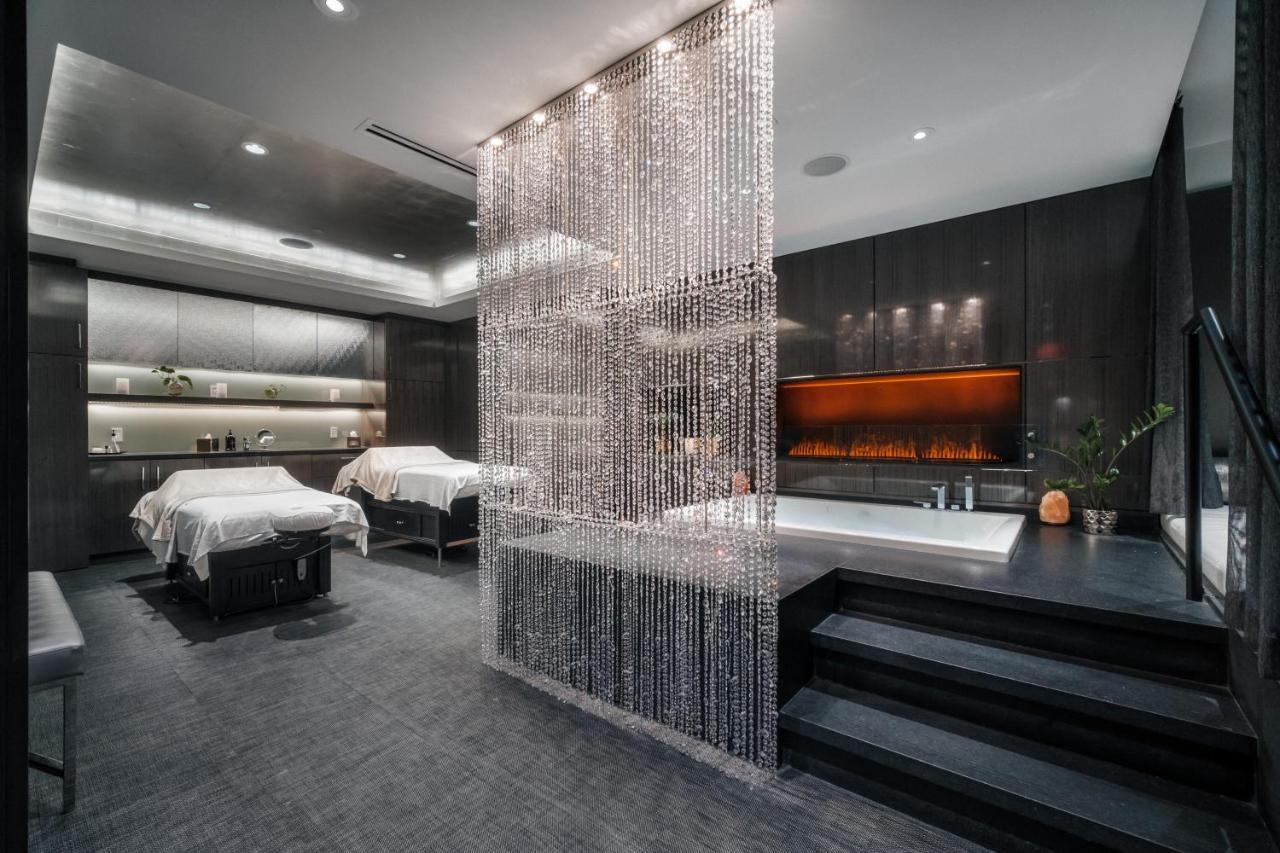 Paradox Hotel Vancouver 4*