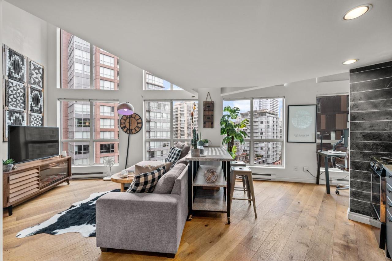 Apartment Rare Find Loft With Full Kitchen At Heart Of Downtown Vancouver