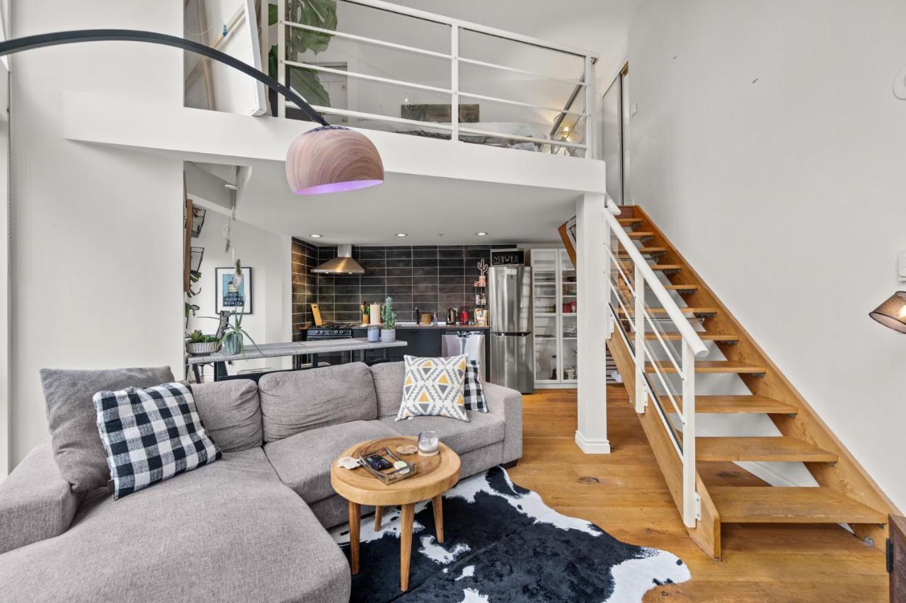 Rare Find Loft With Full Kitchen At Heart Of Downtown Vancouver