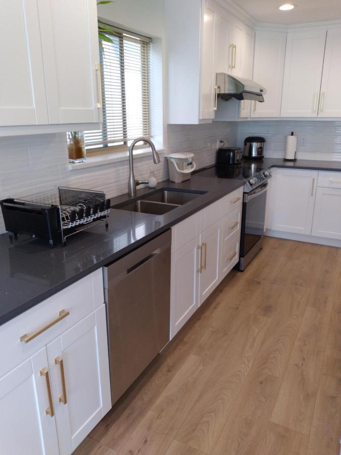 Convenient To Attractions & Close To Airport *
