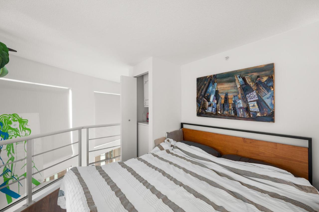 Rare Find Loft With Full Kitchen At Heart Of Downtown *