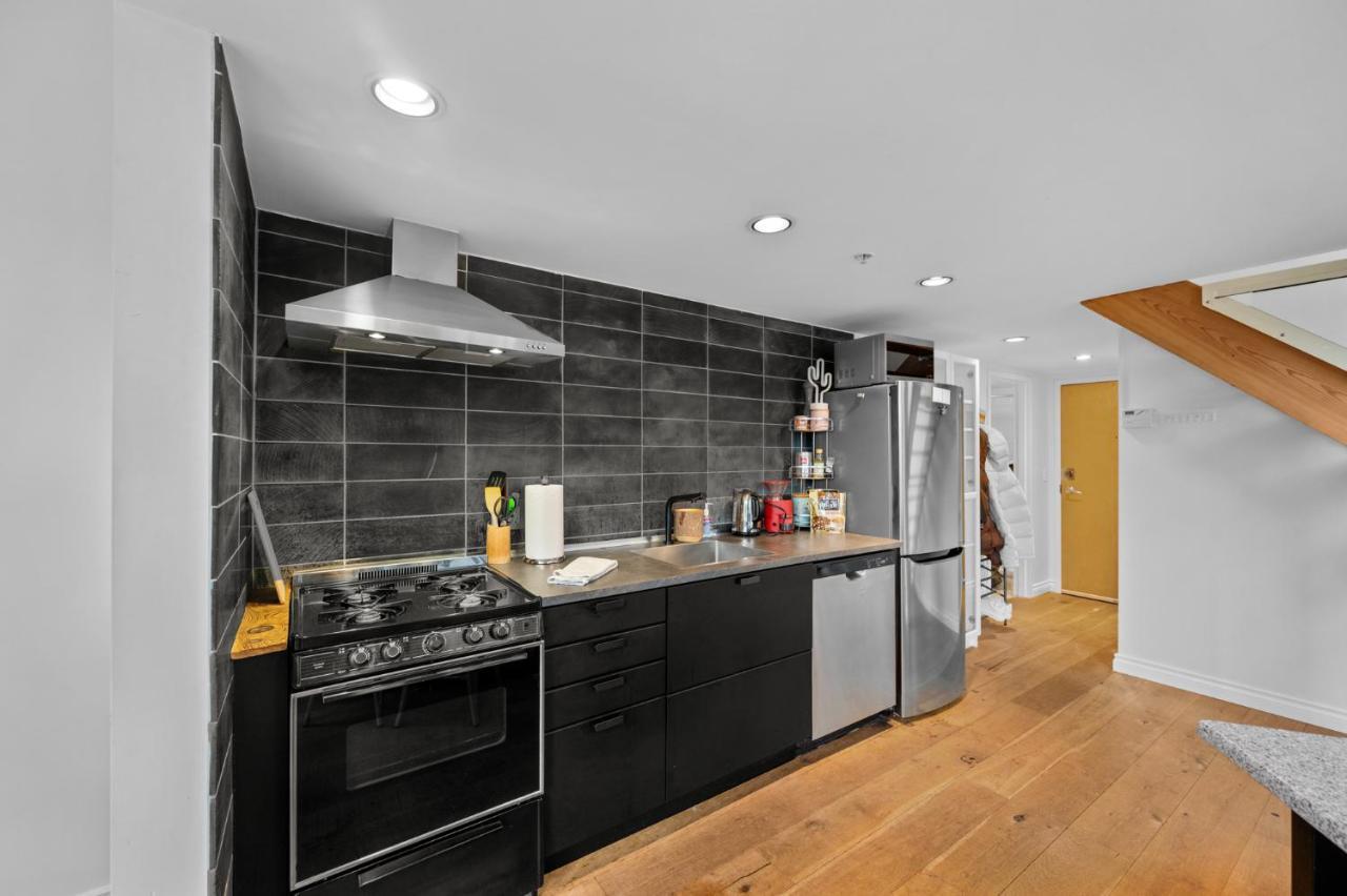 Rare Find Loft With Full Kitchen At Heart Of Downtown Apartment