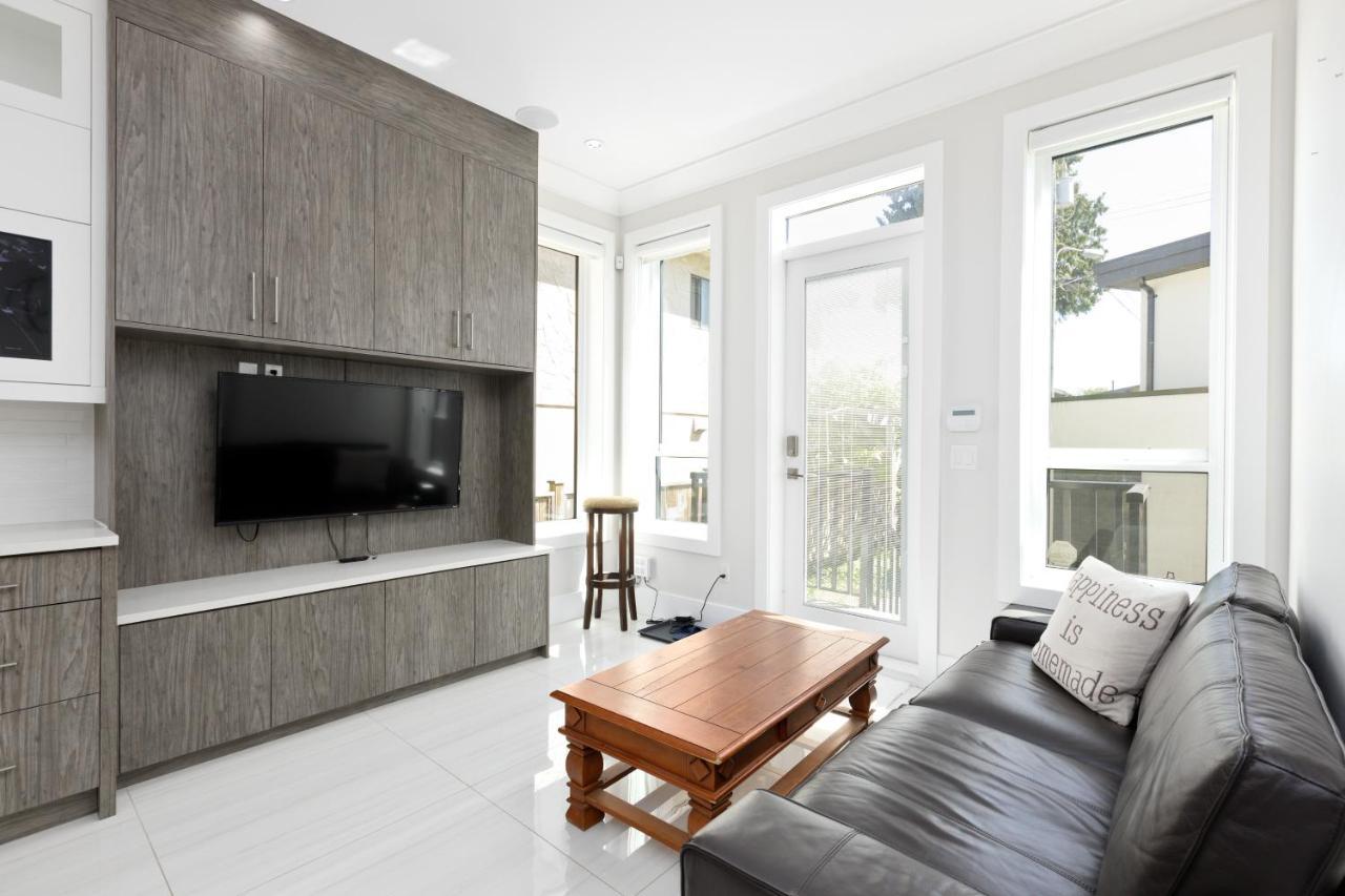 Cheerful 5 Bedroom House In *