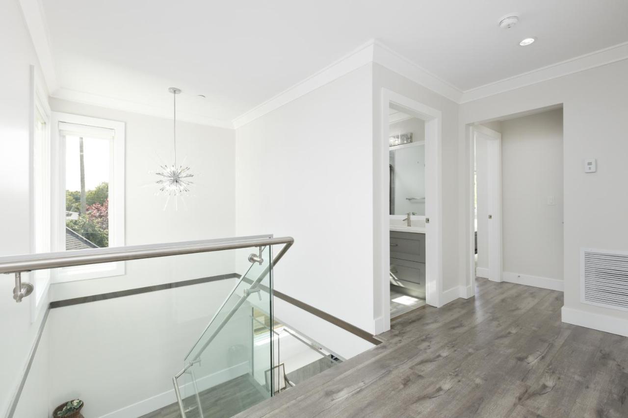 Apartment Cheerful 5 Bedroom House In *
