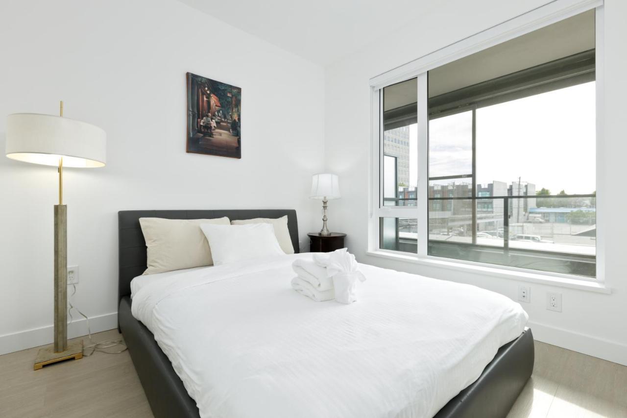 Cozy 2-bedroom In Apartment *