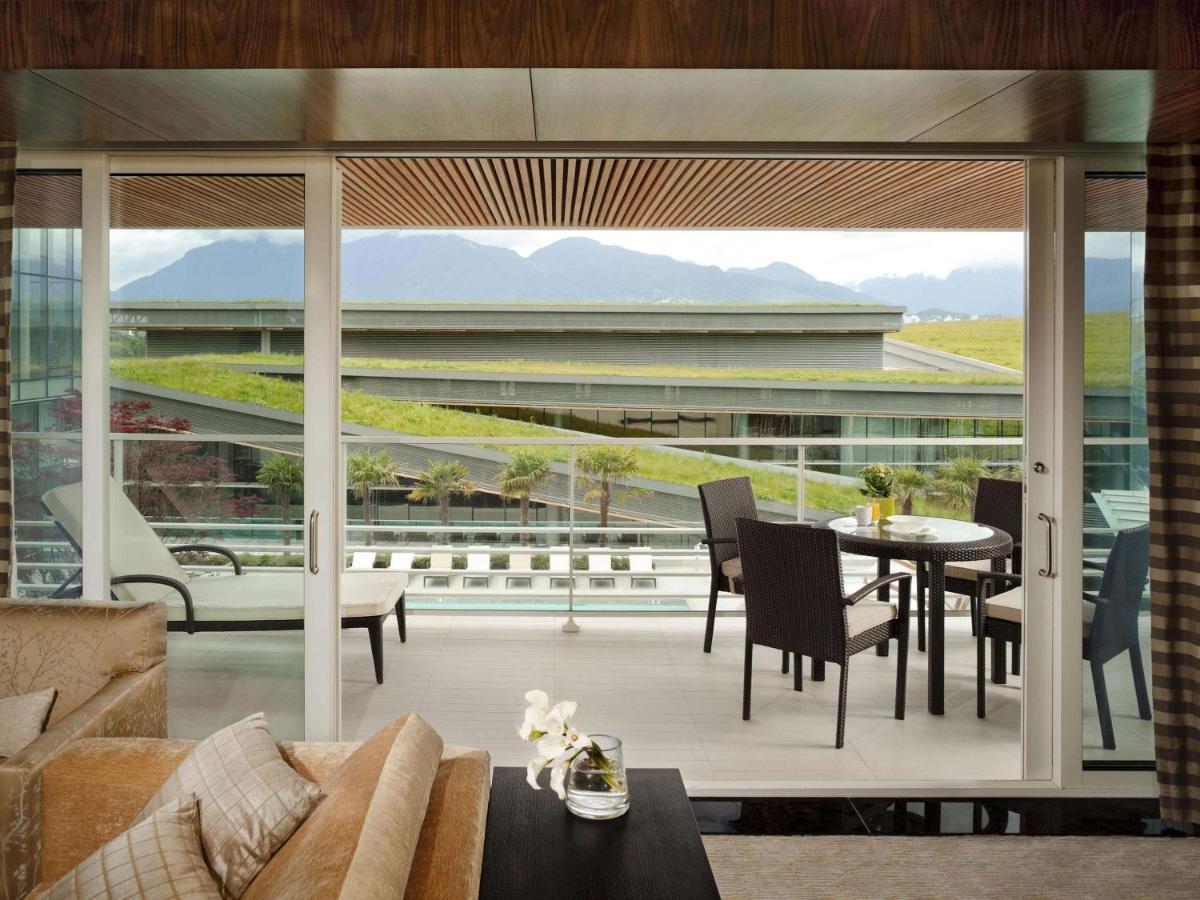 Fairmont Pacific Rim 5*