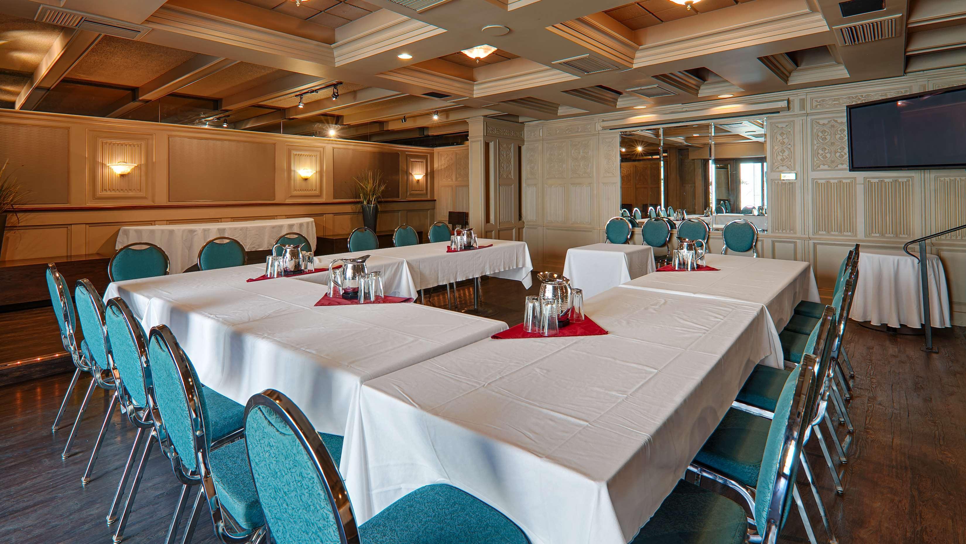Western Sands Hotel 3*