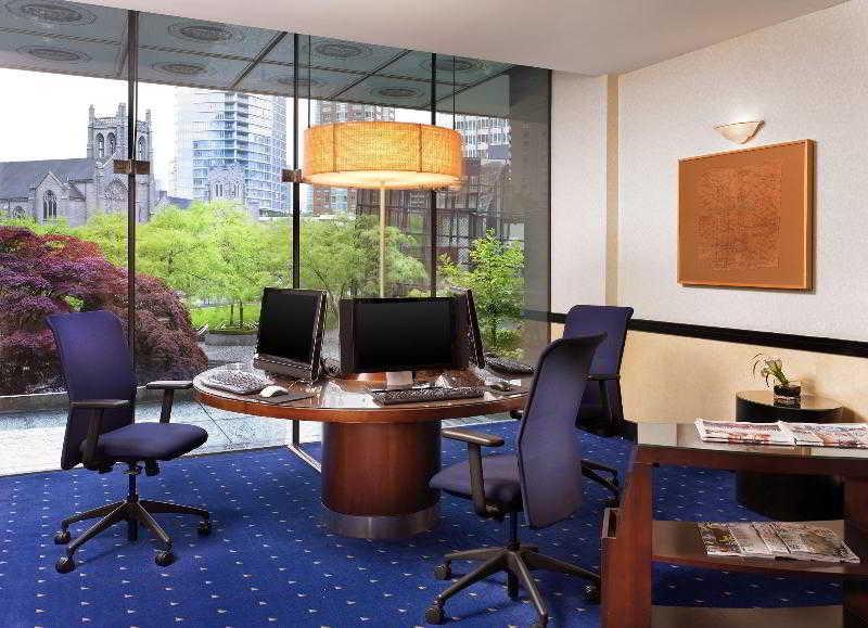 Sheraton Centre Hotel 4*